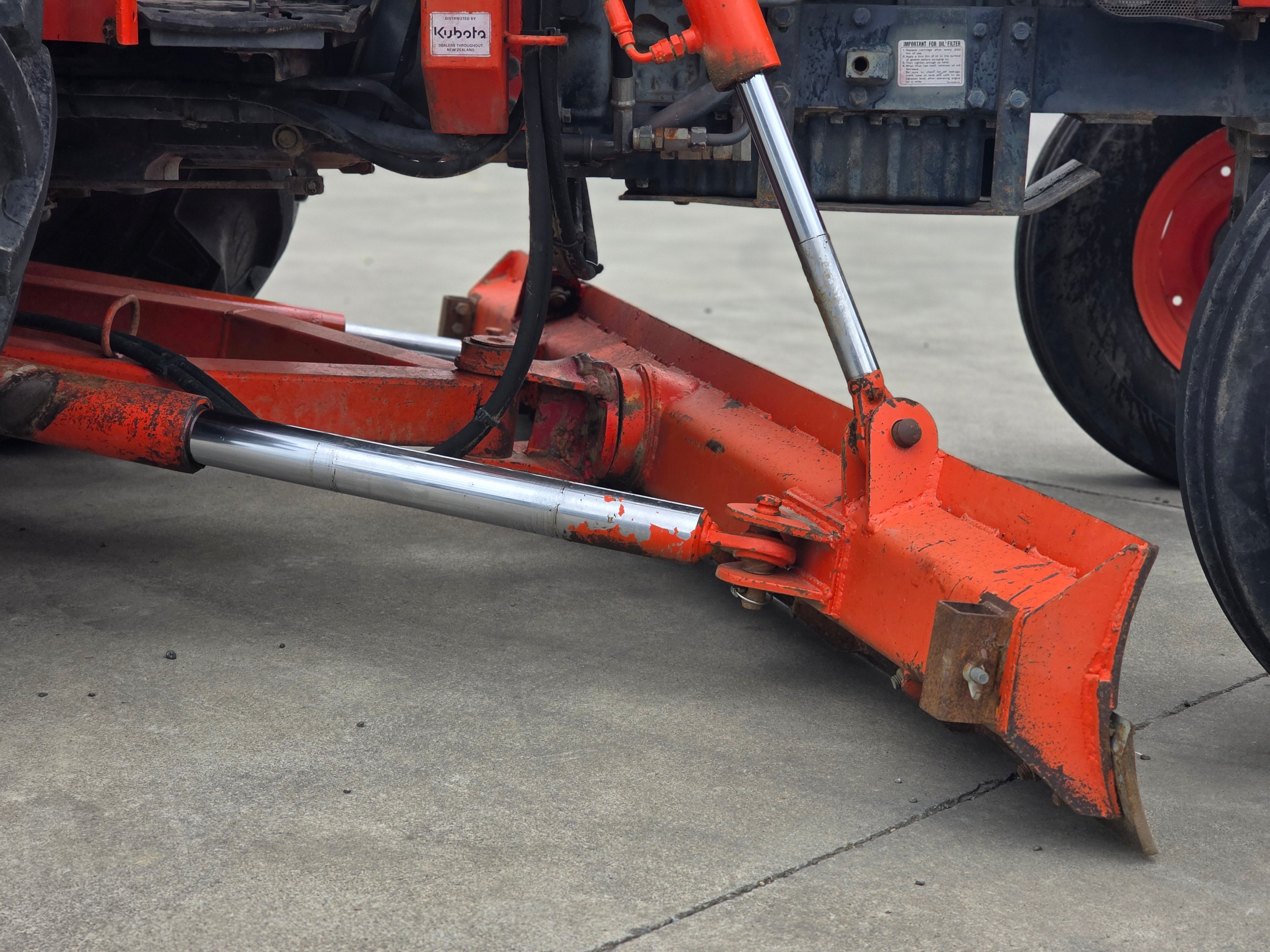 2003 Neilo M5700 Tractor Grader w/ Rear Broom