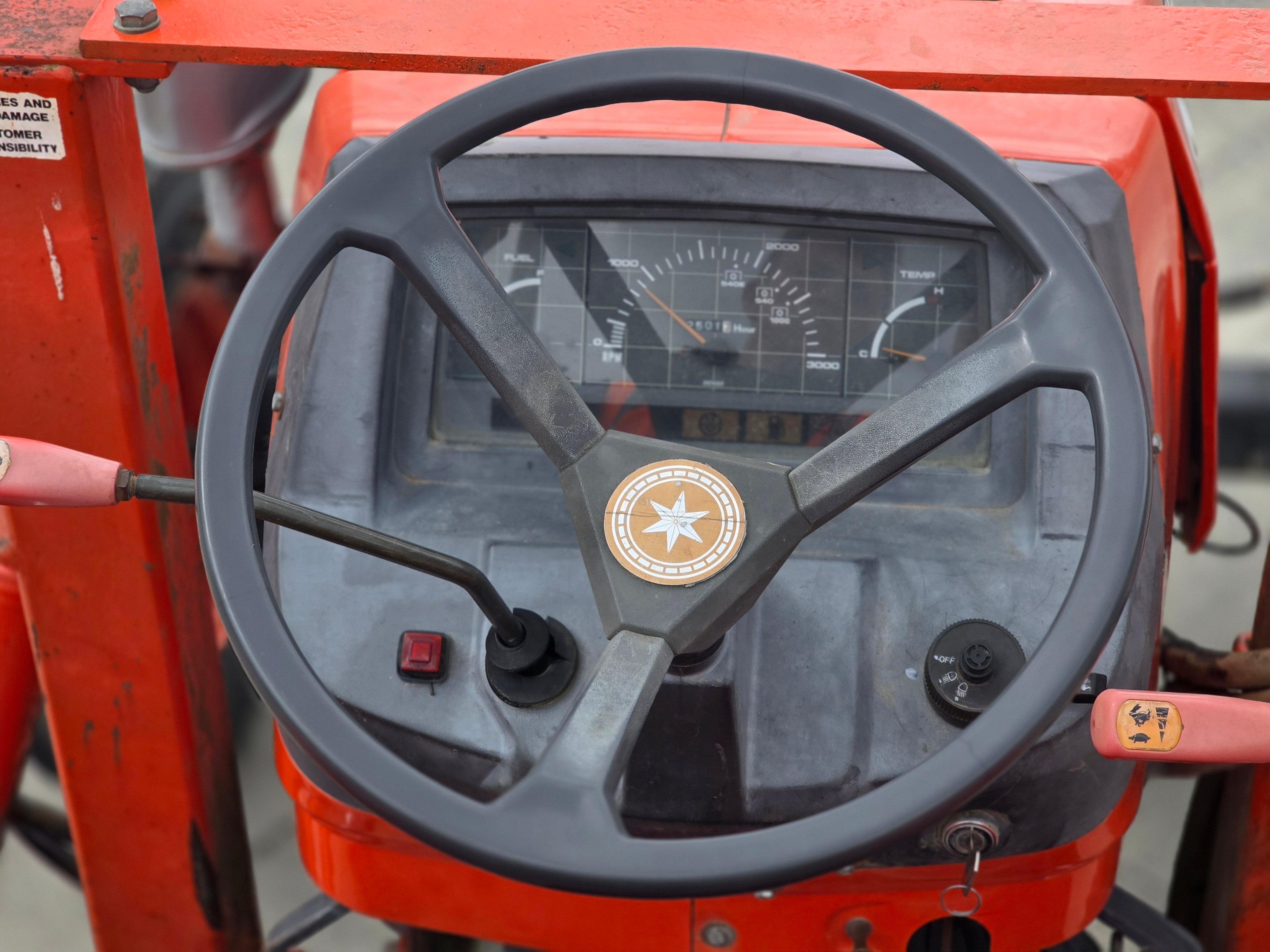 2003 Neilo M5700 Tractor Grader w/ Rear Broom