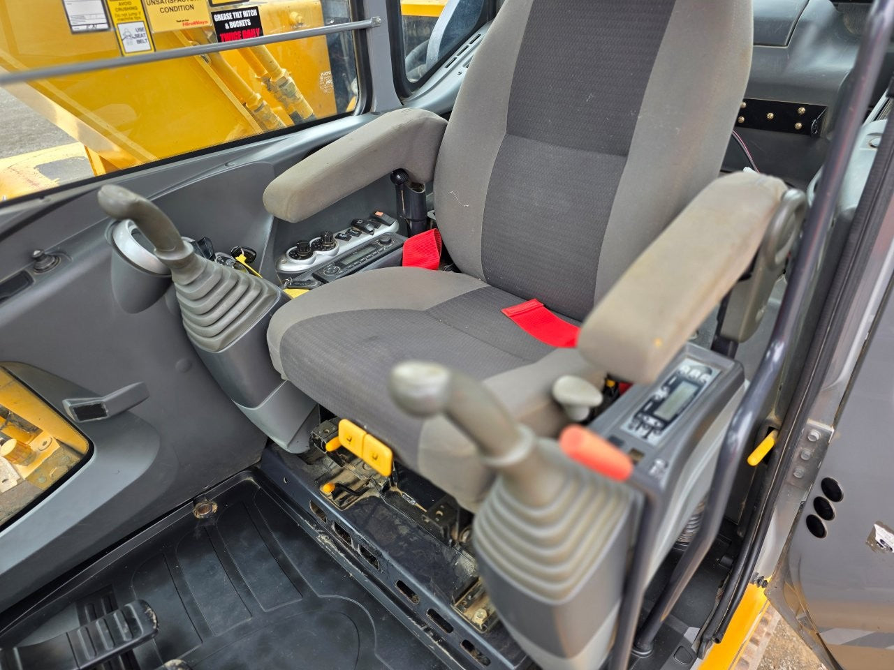 2017 Kato HD512-6 Excavator