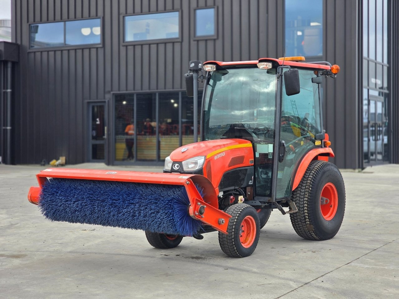 2020 Neilo B3150 Cabin Tractor Broom