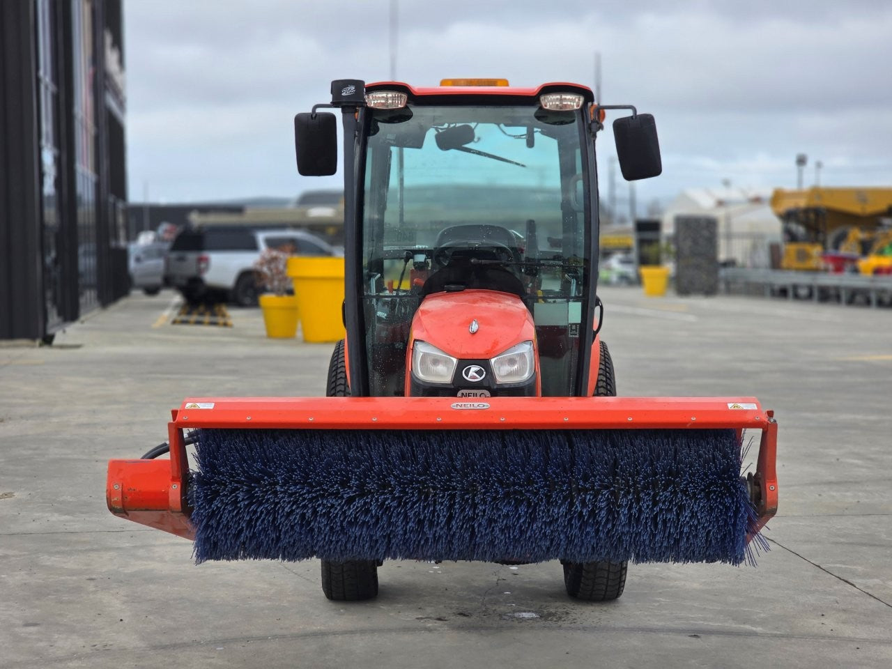 2020 Neilo B3150 Cabin Tractor Broom