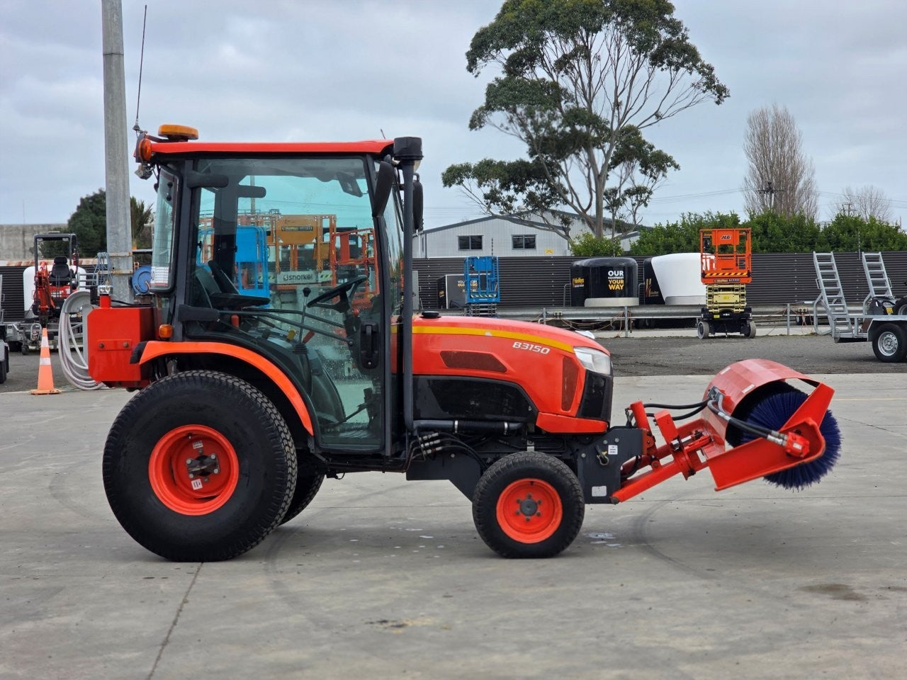 2020 Neilo B3150 Cabin Tractor Broom