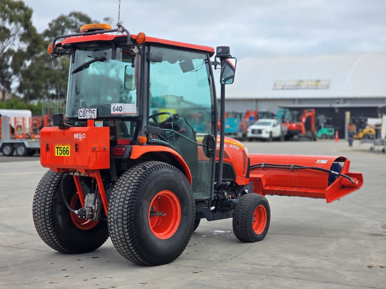 2020 Neilo B3150 Cabin Tractor Broom
