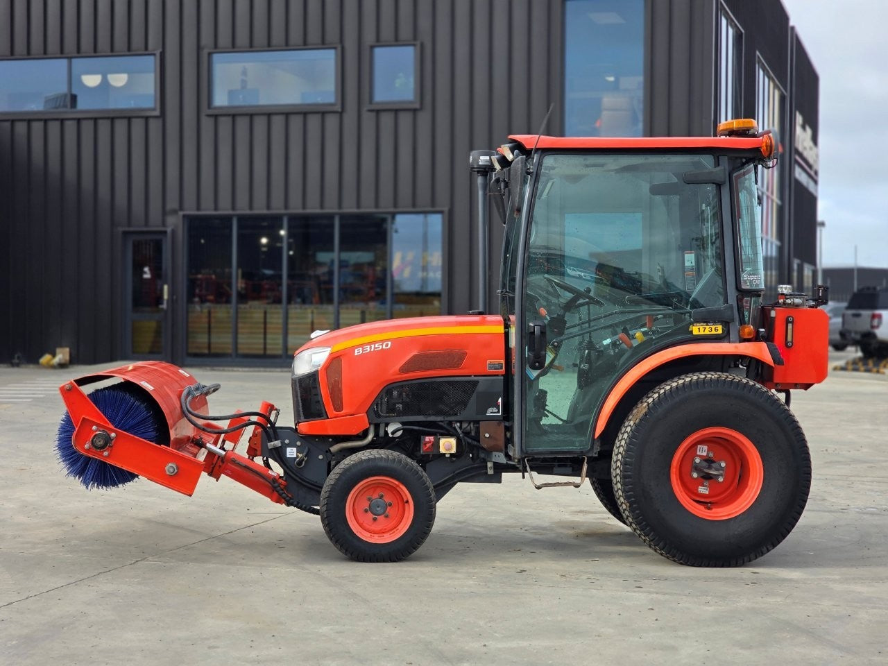 2020 Neilo B3150 Cabin Tractor Broom