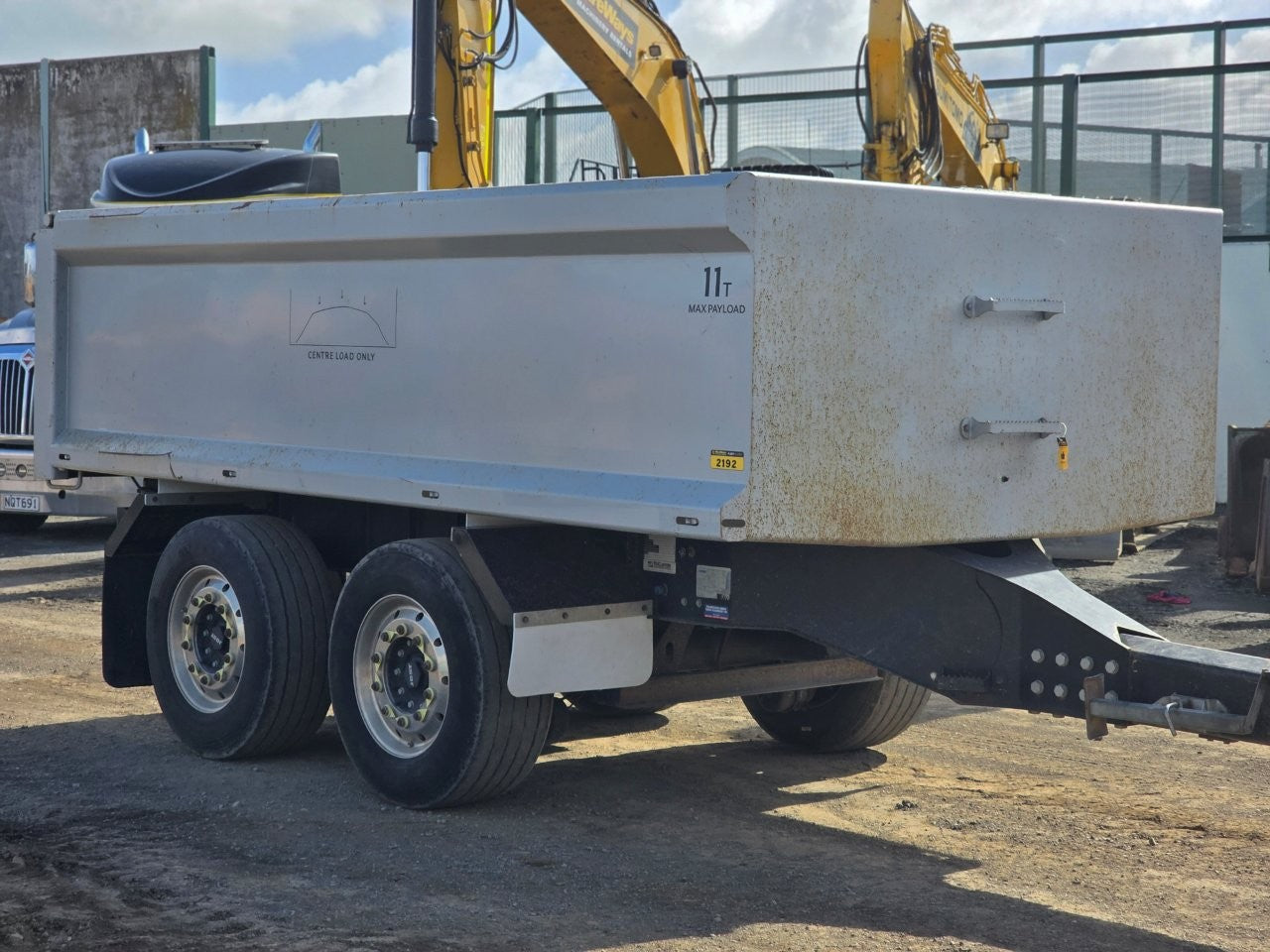 2022 MJ Customs 2Axle Tip Trailer