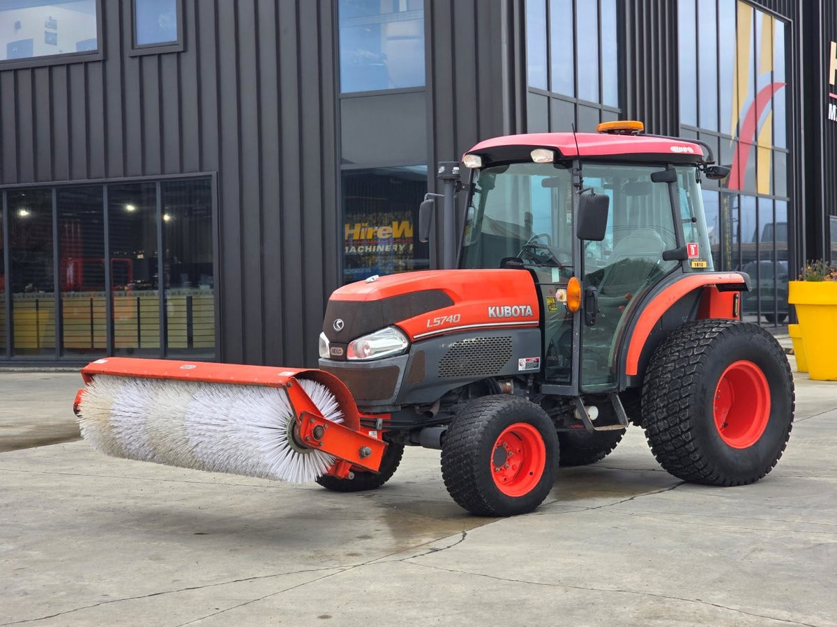 2021 Neilo L5740 Tractor Broom