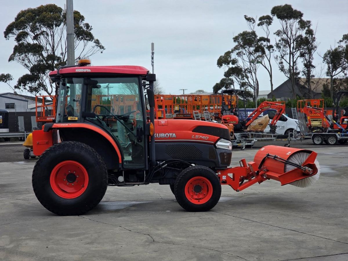 2021 Neilo L5740 Tractor Broom