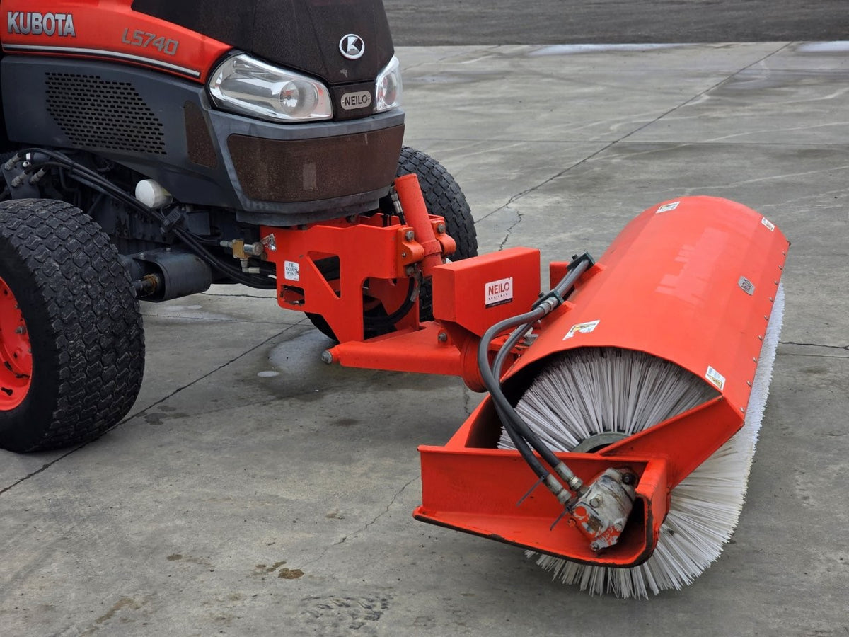2021 Neilo L5740 Tractor Broom