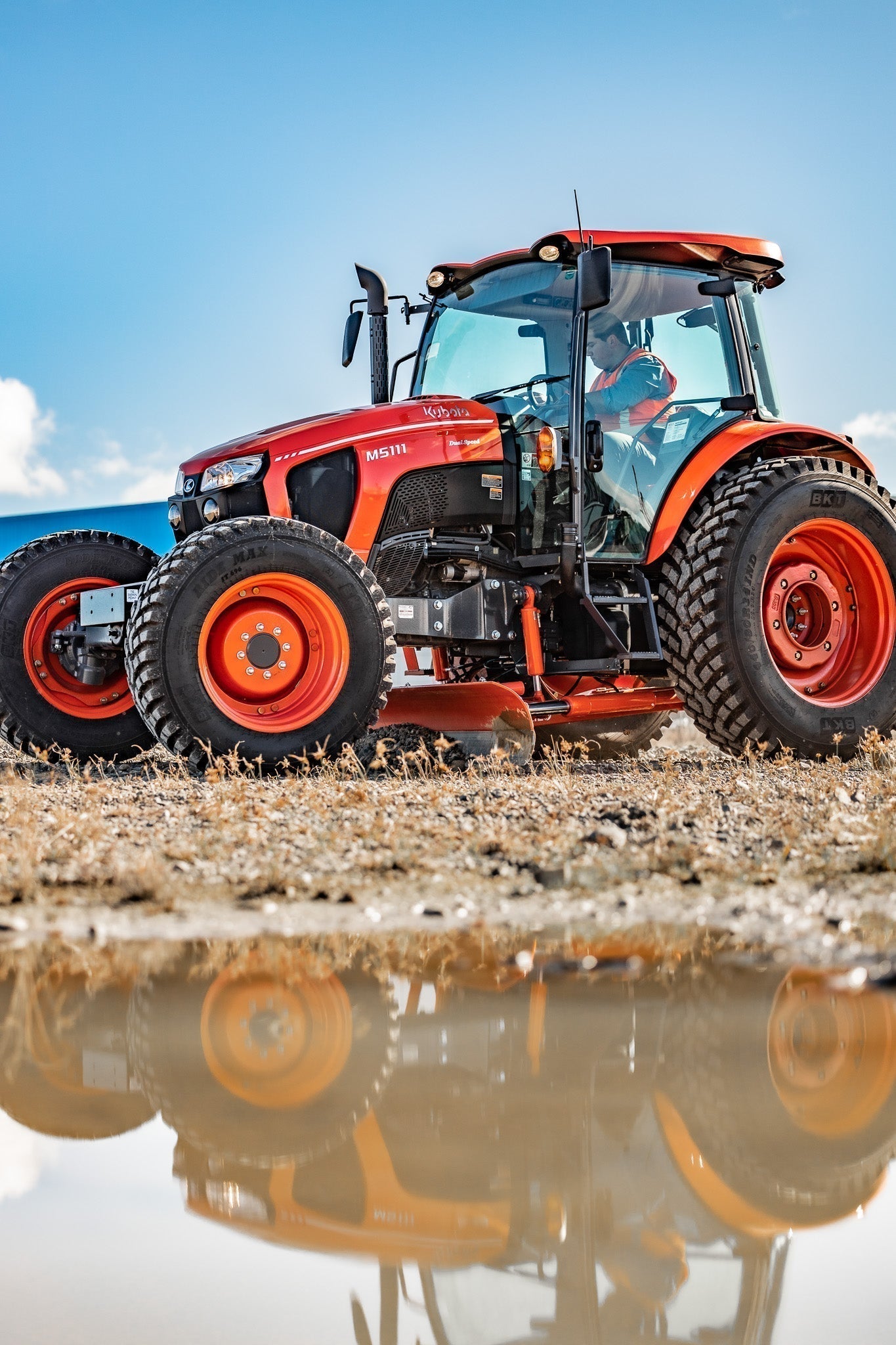 Neilo M5111 Cabin Tractor Grader - Neilo Equipment